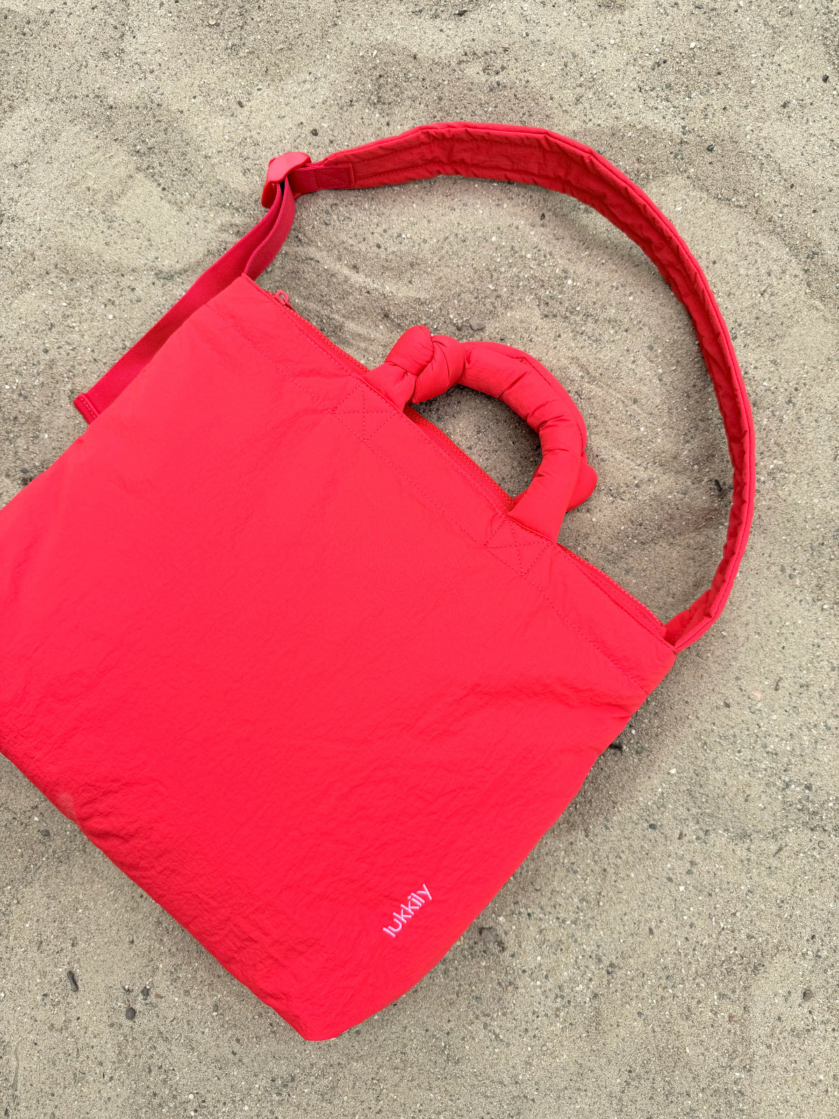 Rote Lukkily Tote Bag mit kurzem Knotengriff und verstellbarem Schultergurt