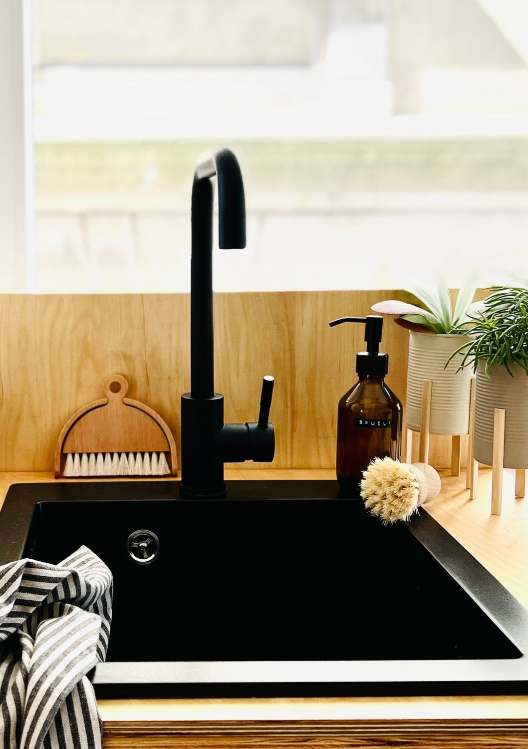 Spül- und Gemüsebürste mit ergonomischer Form
