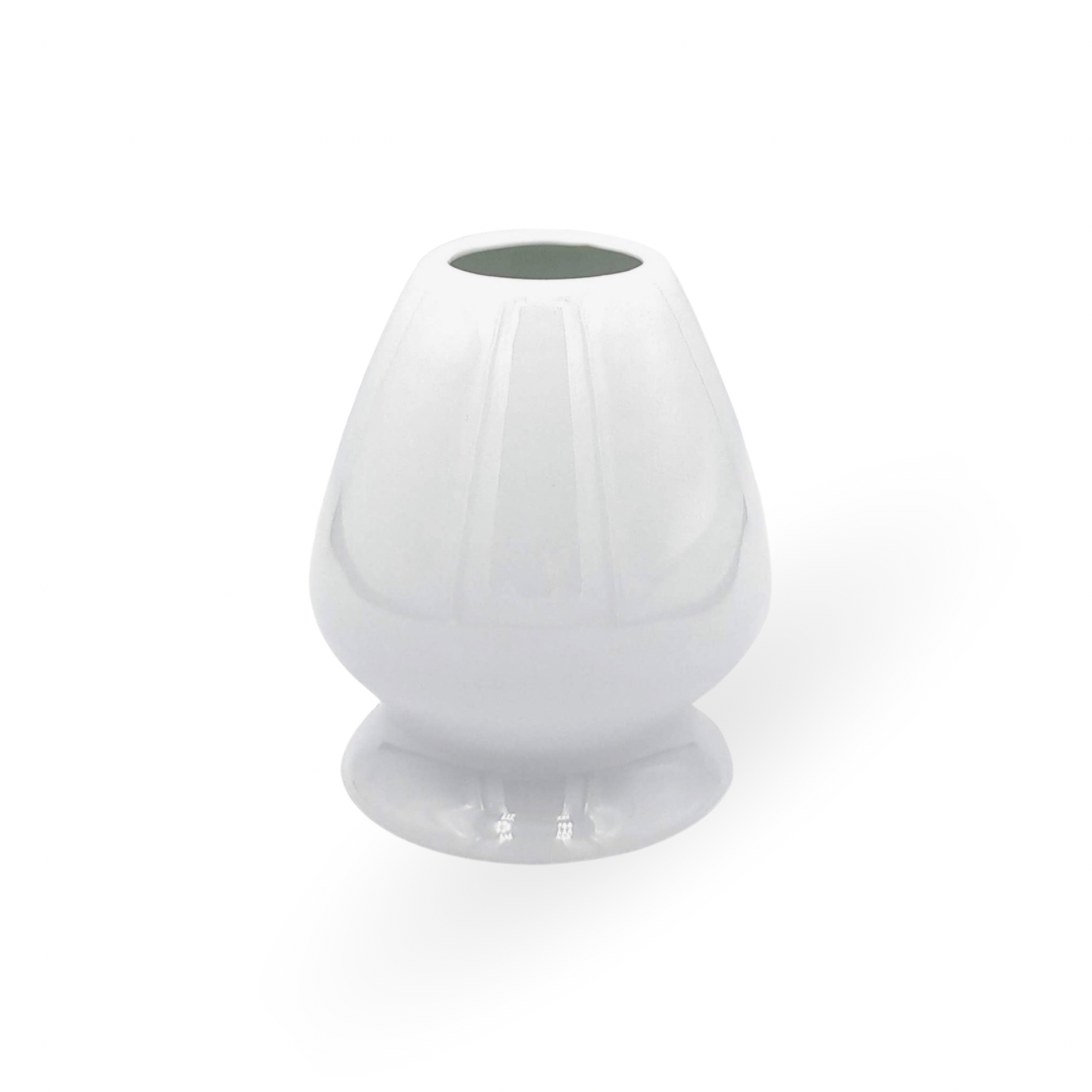 Weißer Matcha-Besenhalter Kusenaoshi aus Keramik von Matcha Passion