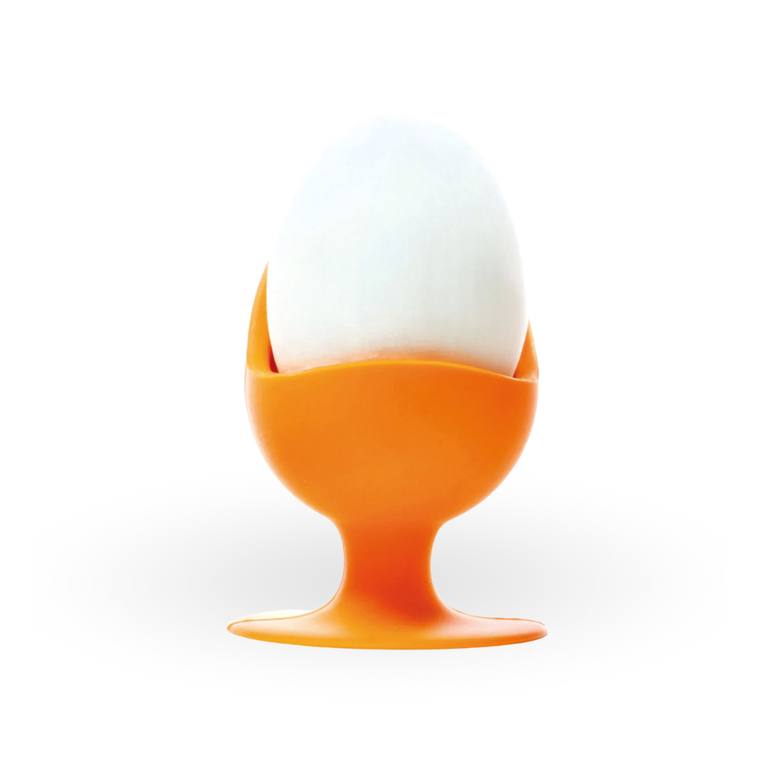 Oranger EggChair Eierbecher mit gekochtem Ei