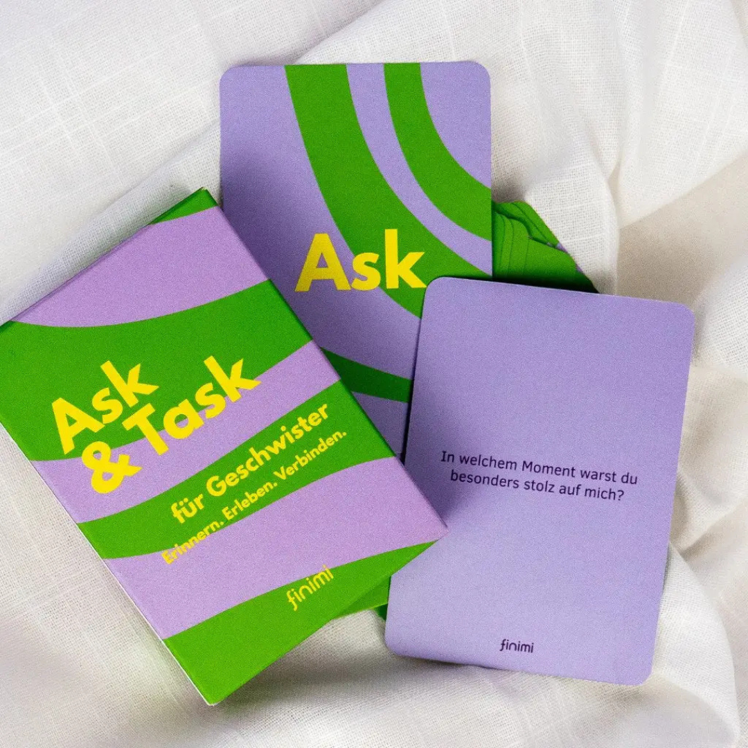Ask & Task Kartenspiel mit Karten in Grün und Lila