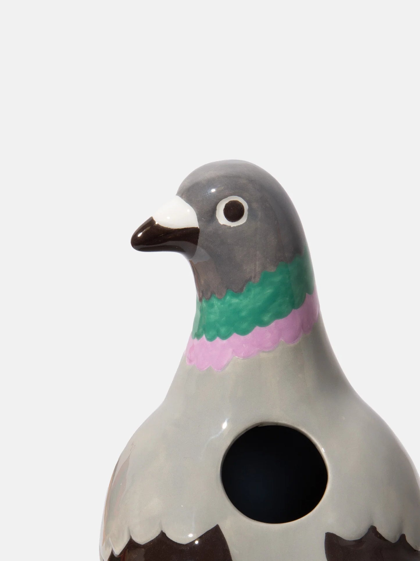 Detailansicht der grauen Tauben-Vase mit Öffnung für Blumen