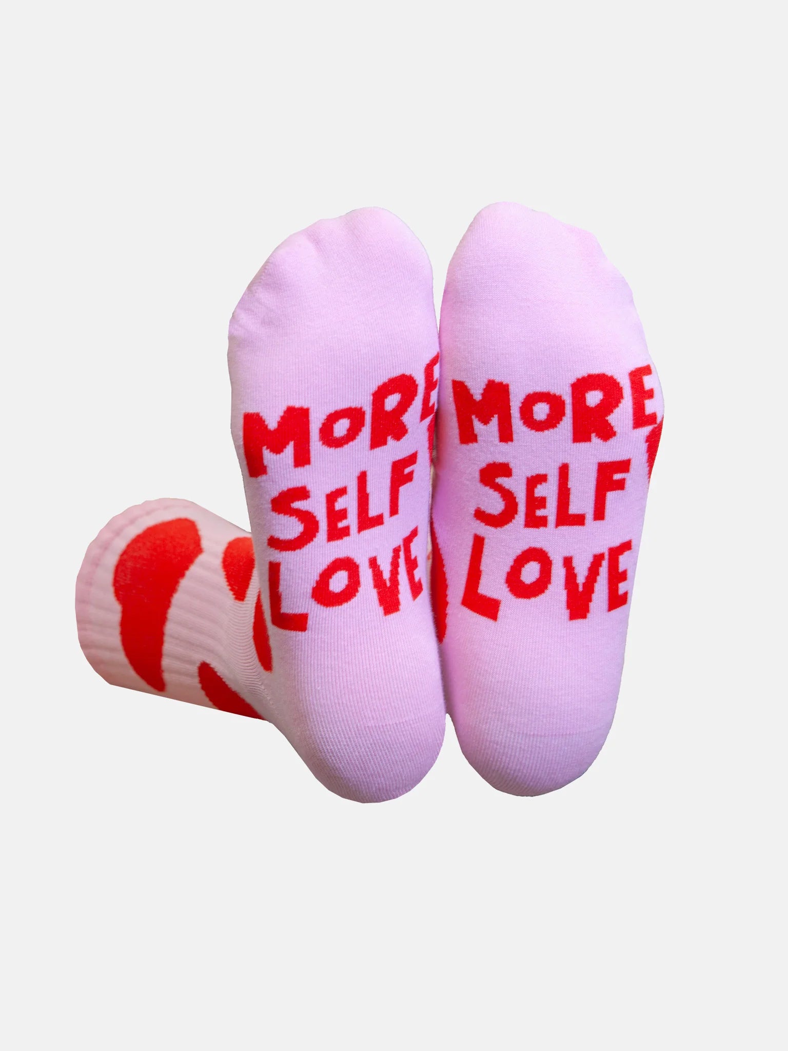 Sohlen der Herz-Socken mit Schriftzug „More Self Love“