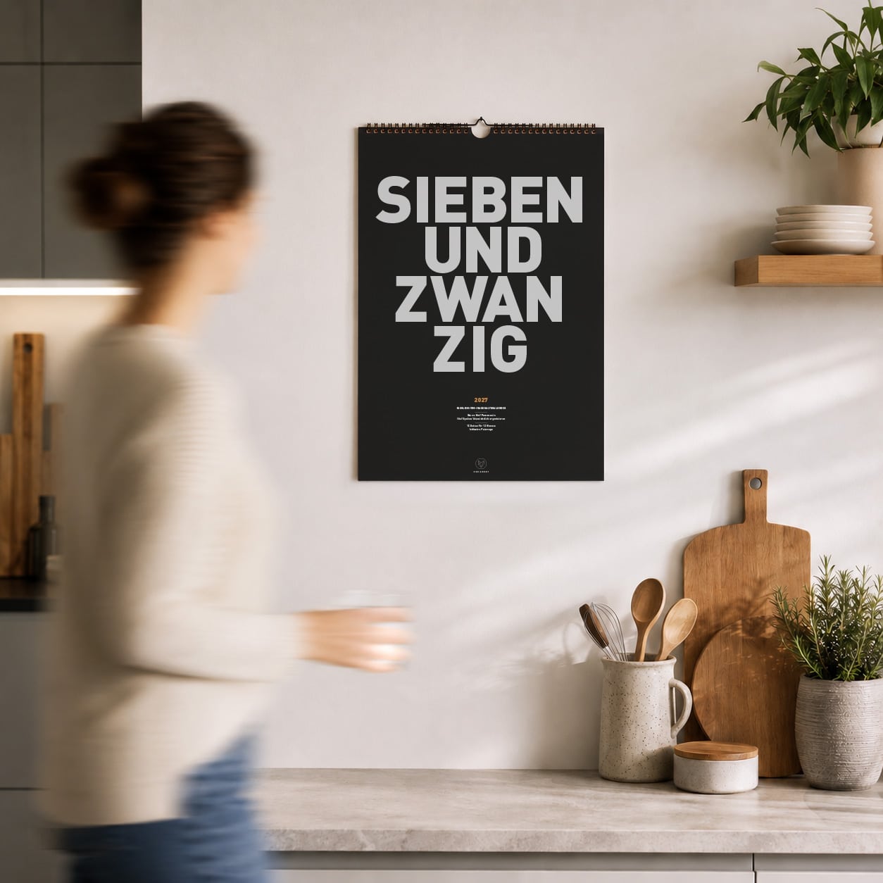 FOX & POET Familienkalender 2027 als Wandkalender in der Küche