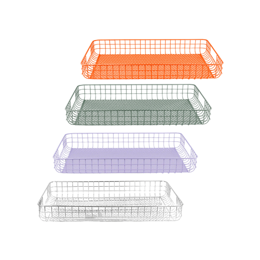 Metall-Tablett „Tray“ von Mette Ditmer in verschiedenen Farben.