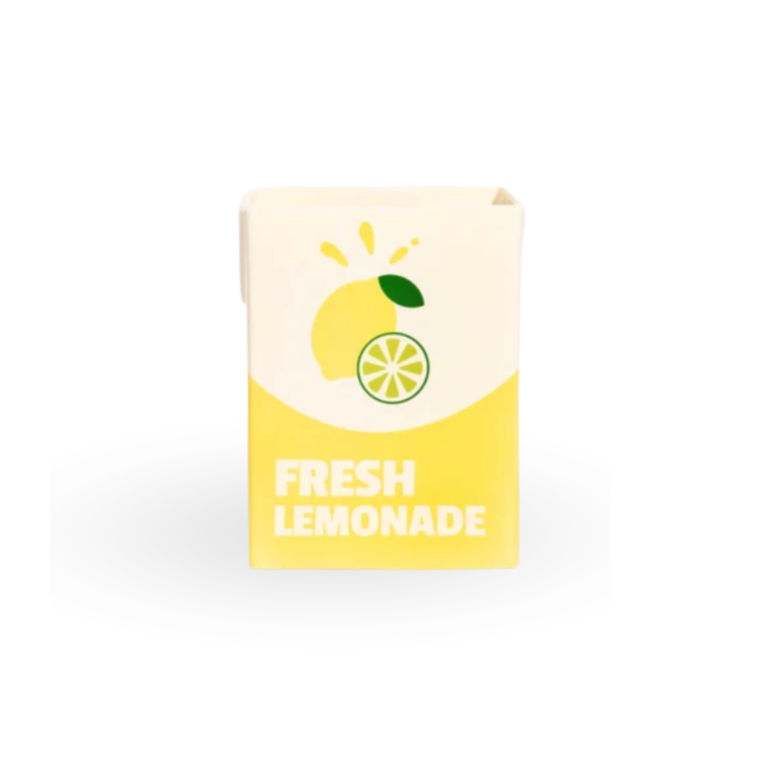 Gelbe Fresh-Lemonade-Vase aus Keramik von L’Expressionist in Saftkartonform