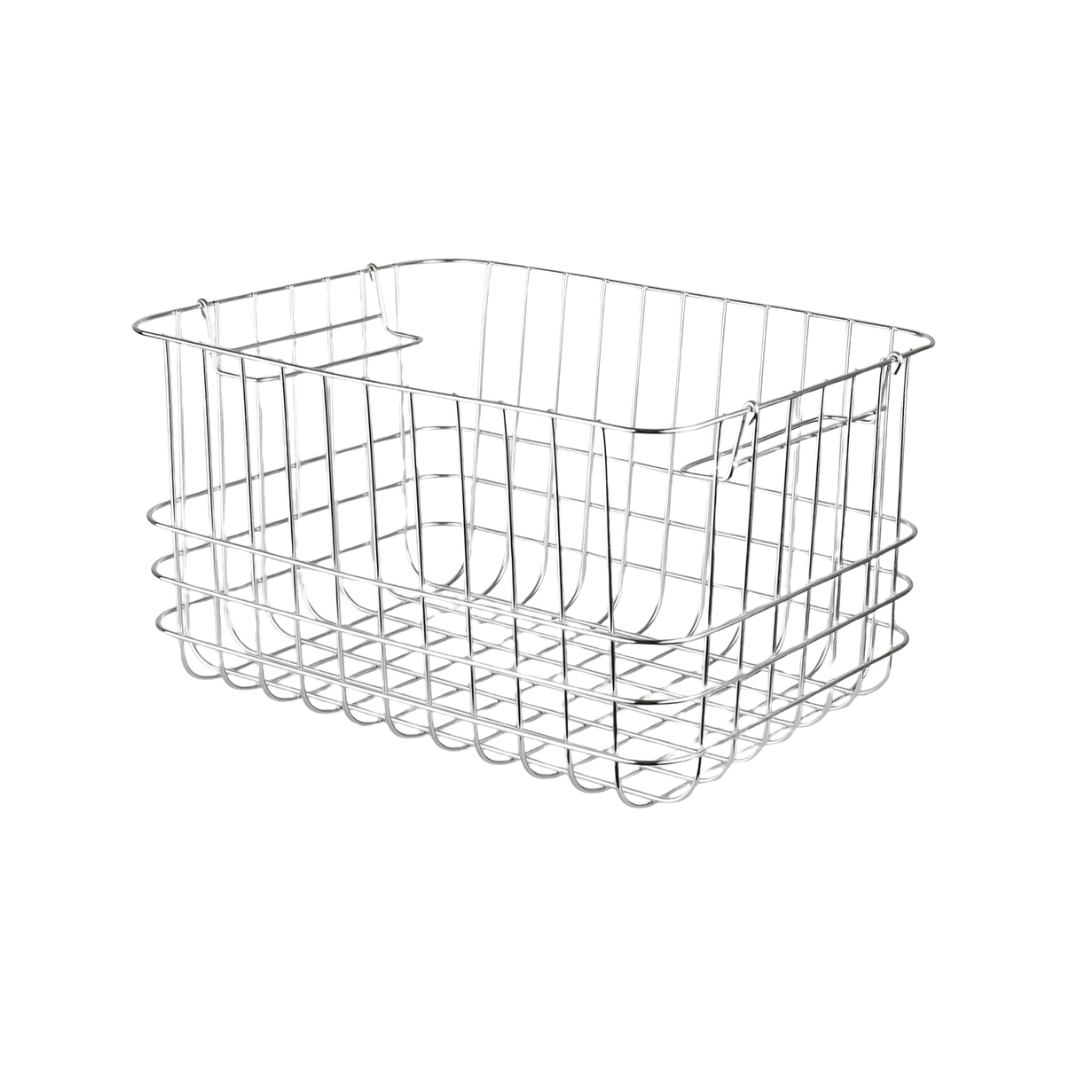 Chromfarbener Metallkorb „Wire Basket Medium“ von Mette Ditmer.