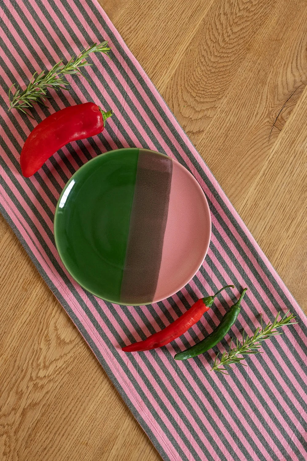 Pink gestreifte Geschirrtücher von Tranquillo mit Schale und Chilischoten